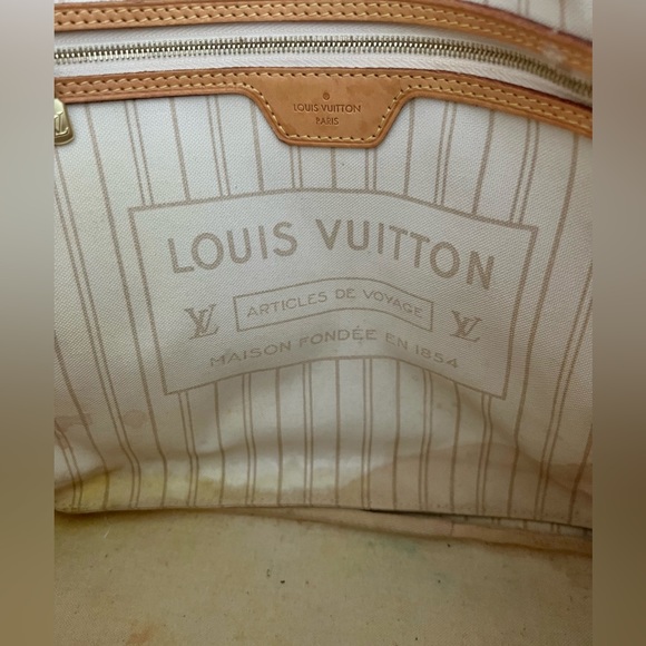 Authentic Louis Vuitton Neverfull MM and clutch - Picture 5 of 7